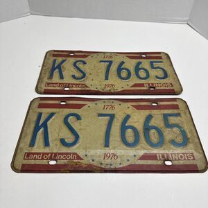 VINTAGE SET OF 2 ILLINOIS 1976 LICENSE PLATE # KS 7665 LAND OF LINCOLN